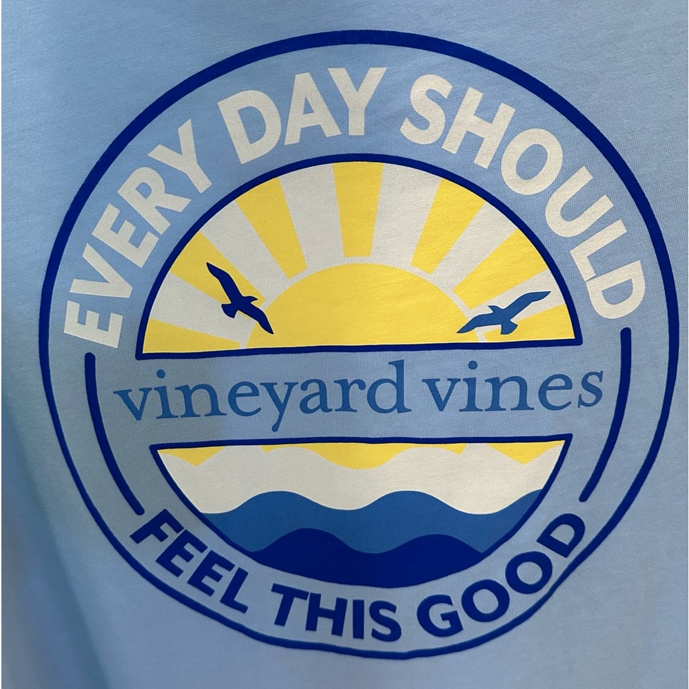 Vineyard Vines graphic tee. Men's size medium.